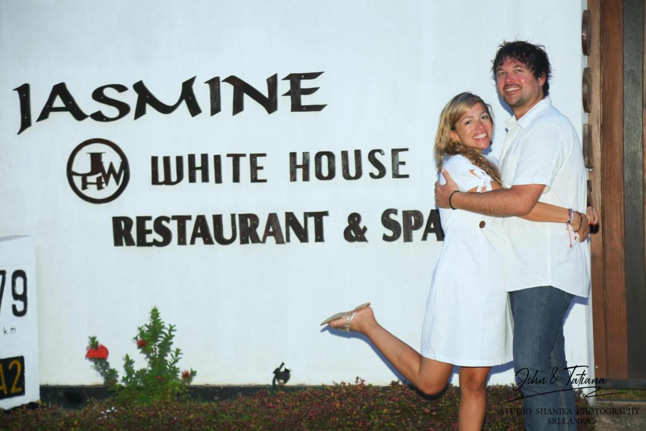 Jasmine White House Restaurant & Spa Dikwella Exterior foto